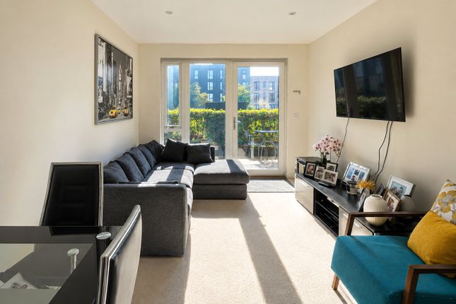 SNG SO - Flat 2, Echo Court, 1, Telegraph Avenue, London photo 4