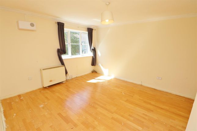 13, Danziger Way, Borehamwood photo 4