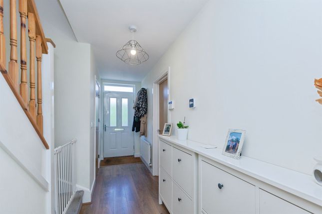6, Greyhound Croft, Hinckley photo 2