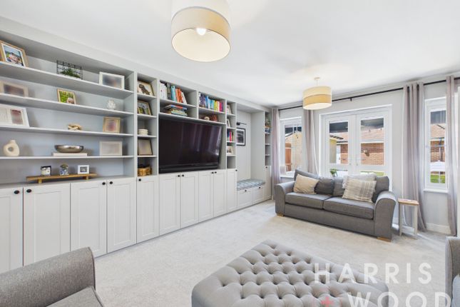 10 Widgery Way, Colchester, Essex photo 2