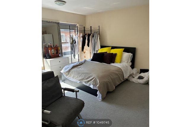Bedroom/Living Room
