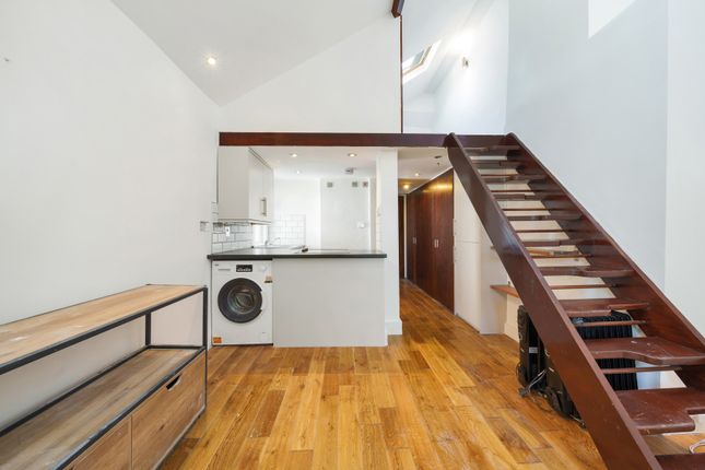 Flat 2, 62 Madeira Road, LONDON photo 3