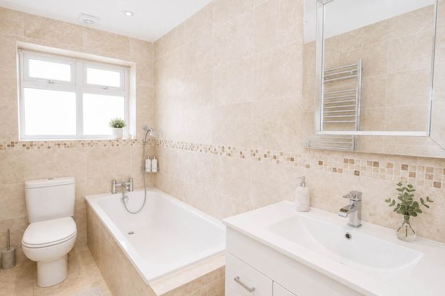 15, Park Crescent, Borehamwood photo 4