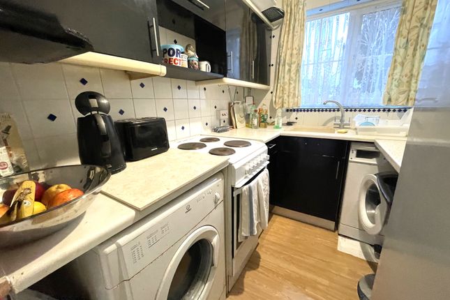 64 Holm Oak Park, Hagden Lane, Watford photo 3