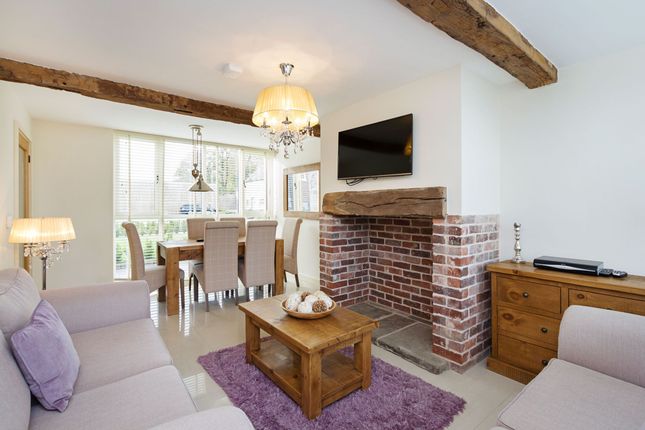 1b Luzon, Dove Farm Barns, Caverswall, Stoke-on-Trent photo 5