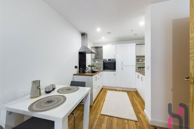 1602A Media City, Michigan Point Tower A, 9 Michigan Avenue, Salford photo 5