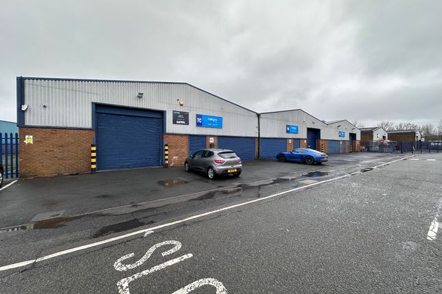 Warehouse to let in Summit Crescent Industrial Estate, Smethwick