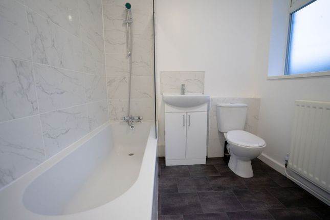 30, Church Street (E), Consett photo 4