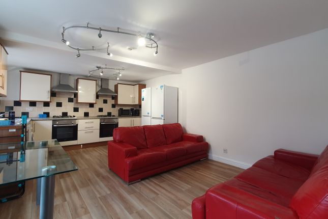 6 Bedroom Flat For Rent