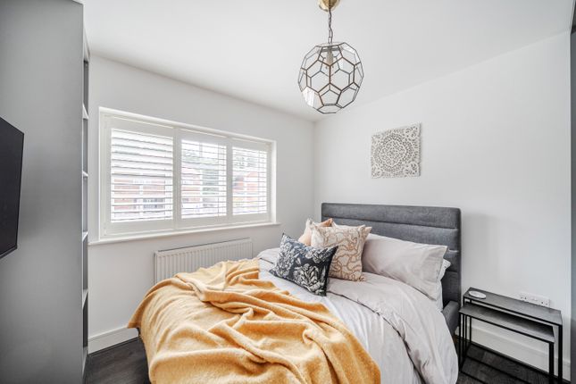 7, Smith Grove, Great Bookham photo 4
