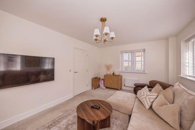 14, Cartwright Close, Waterlooville photo 2