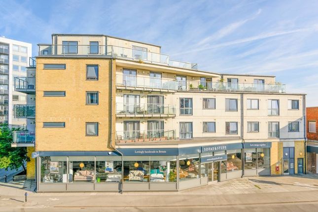 Thumbnail Flat for sale in Hepworth Way, Walton-On-Thames