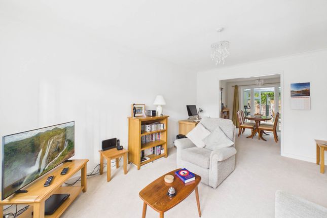 Tanbridge Place, Horsham photo 3