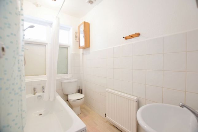 169a Beehive Lane, Ilford photo 4