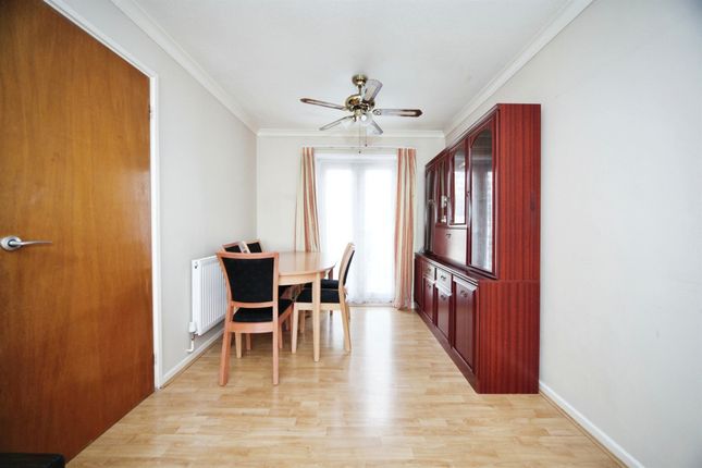 End terrace house for sale in Surrey Street, Luton