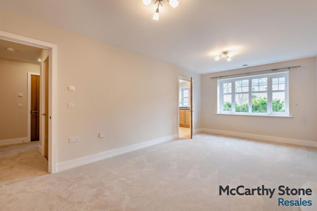 8 Clarence Court, Clarence Road, Horsham photo 3