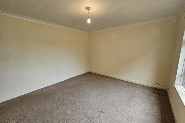 Flat to rent in Crescent Road, Bournemouth