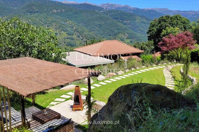 Villa for sale in 4850 Cova, Portugal