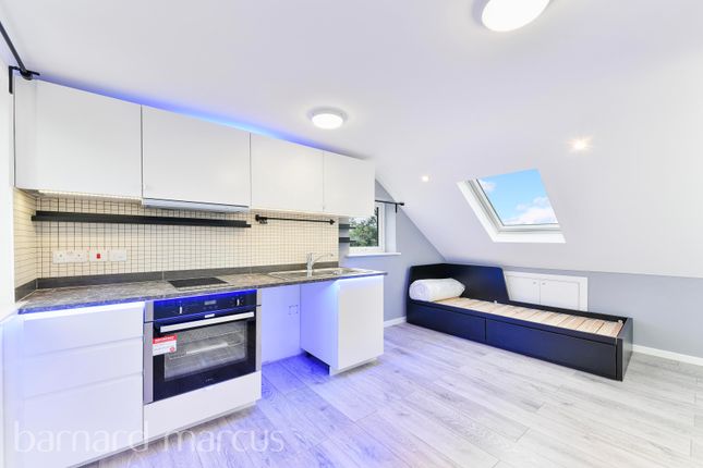 Sunbury Way, FELTHAM photo 5