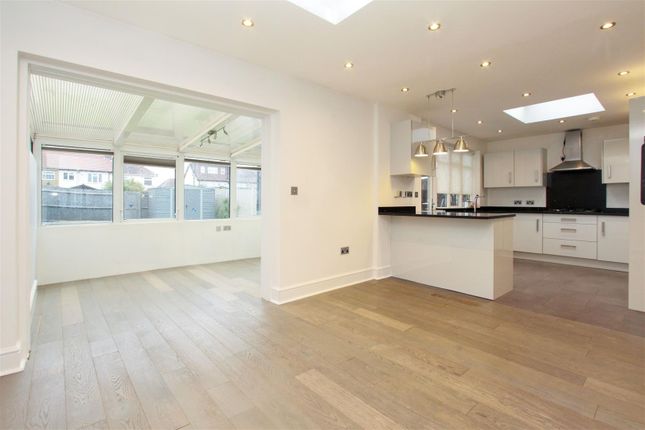 111, Hartland Drive, Ruislip photo 3