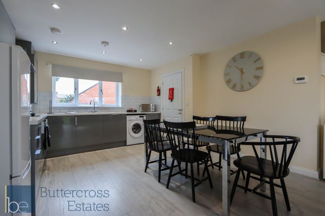 2 Grove Gardens, Balderton photo 3