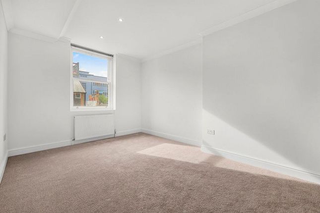 Flat 4, 74, Newman Street, London photo 3