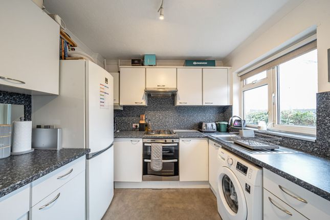 1 Greenfields, Loughton photo 3