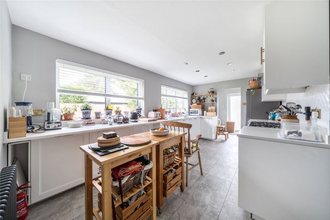 3, Holmwood Close, Surrey photo 2