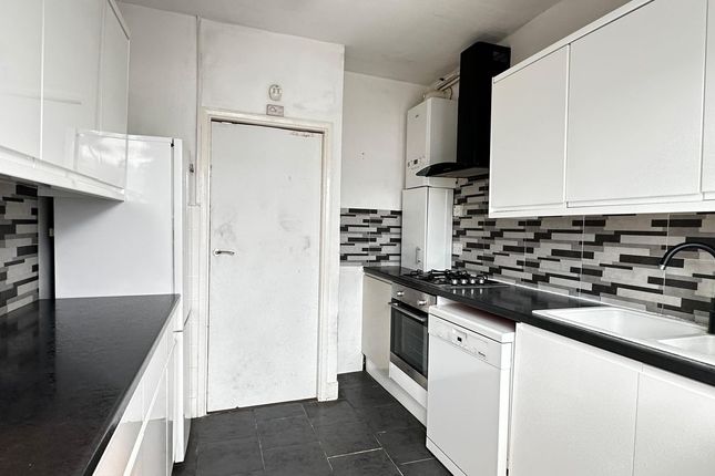 1, Lessington Avenue, Romford photo 3