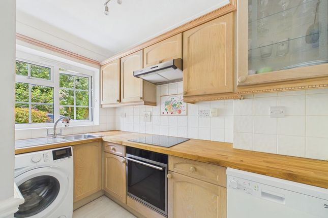 69, Breech Lane, Tadworth photo 4