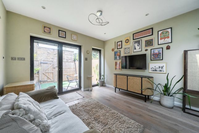 2A,, Balfour Road, London photo 4