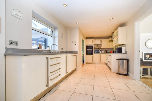 9, Ives Close, Hampshire photo 2