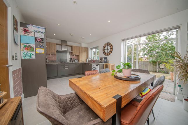 63, Pembers Hill Drive, Eastleigh photo 4