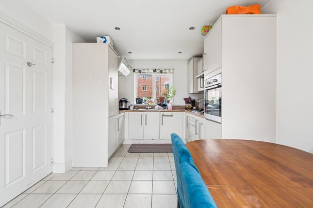 124 The Bramblings, Little Chalfont, Amersham photo 4