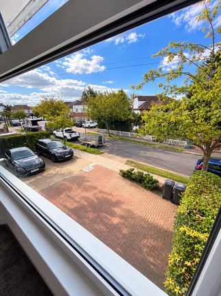 22 Mount Grove, Edgware photo 4