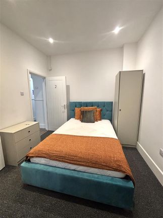 Room 2, 20 Albany Avenue, Westcliff-On-Sea photo 3