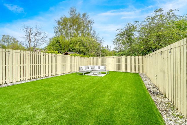 8, Crofters Gate, Whitburn photo 2