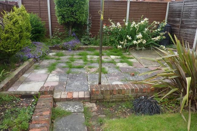 29, Winchfield Crescent, Havant photo 4