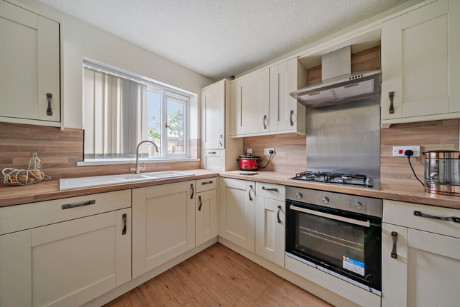 20, Sunnyhill Avenue, Huddersfield photo 4