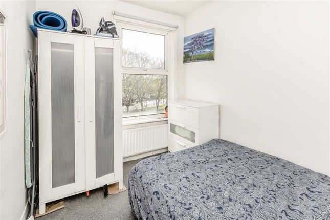 Flat to rent in Charlton Road, London