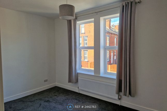 Flat, Town St Armley, Leeds photo 3