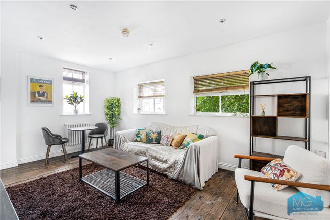 2-bed flat on 2A - Flat 3,, Spencer Avenue, London, £280,000