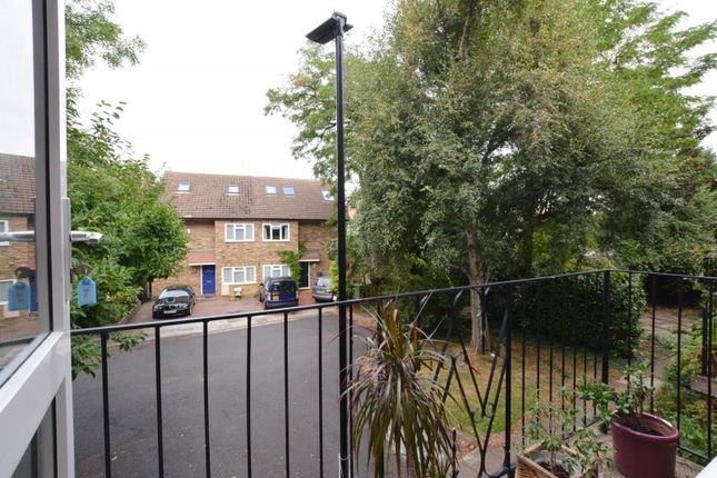 30, Coniston Close, Hartington Road, London photo 3