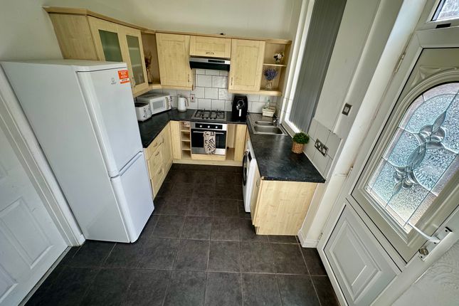 62, Victoria Grove, LEEDS photo 4