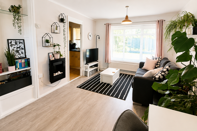 2,  Holtdale Avenue, Leeds photo 3