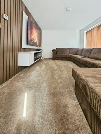 18, Beaconsfield Road, Rochdale photo 4