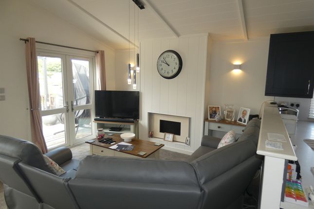 6, Lagoon Lodge, STAMFORD photo 3