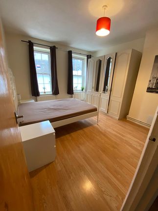 Flat to rent in Bell Lane, London