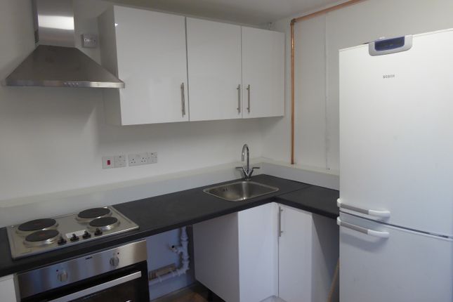 Ground Floor Flat, 111 Skylark Way, Reading photo 5