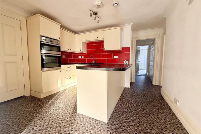 Flat 7, Dexlyn Court, 8-9 Norfolk Square, Great Yarmouth photo 2
